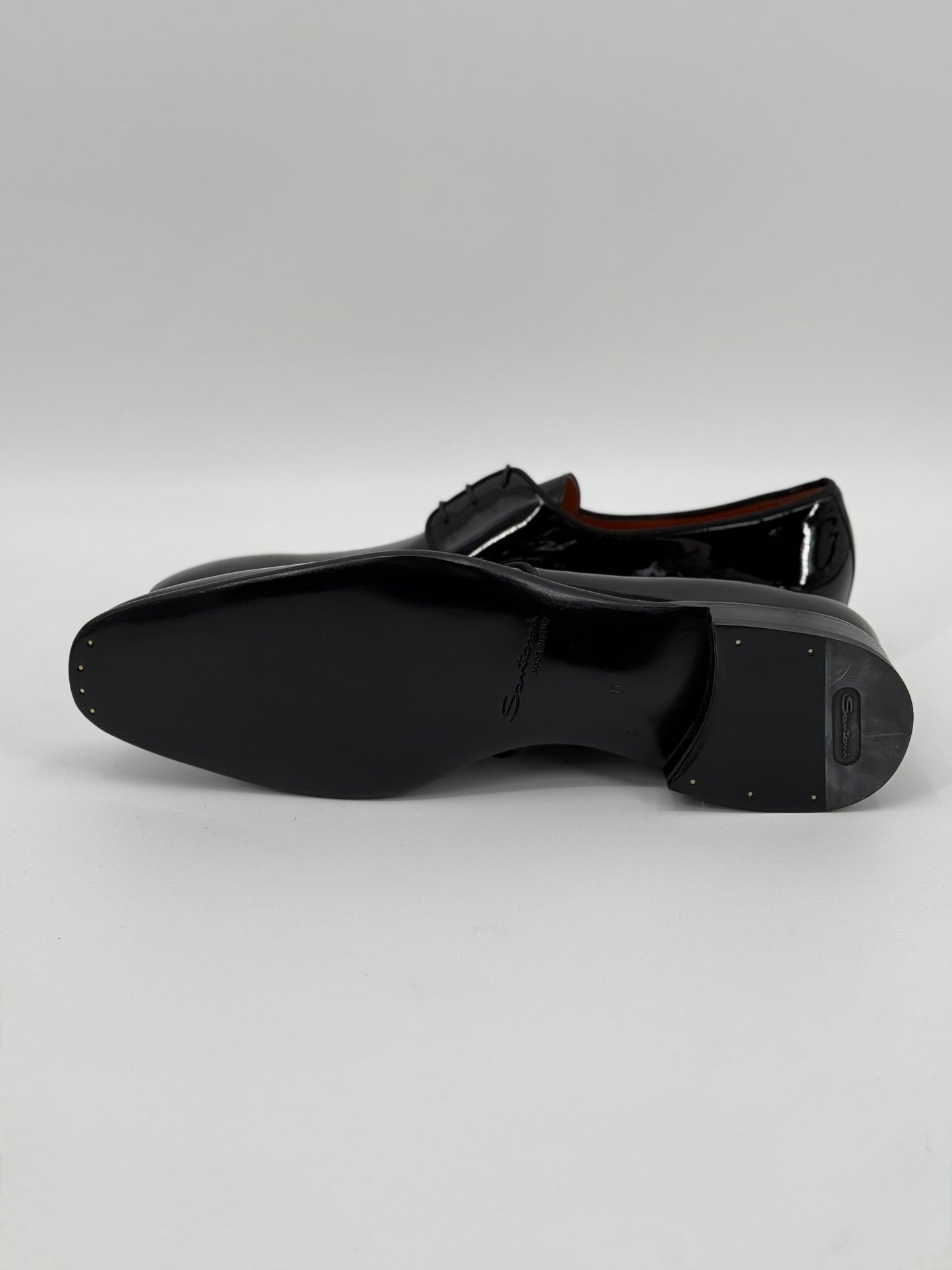Dress shoe